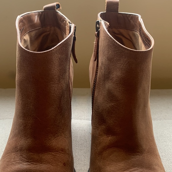 B.P.  Women's Brown Block Heel Leather Bootie Size 9.5 - Picture 12 of 15